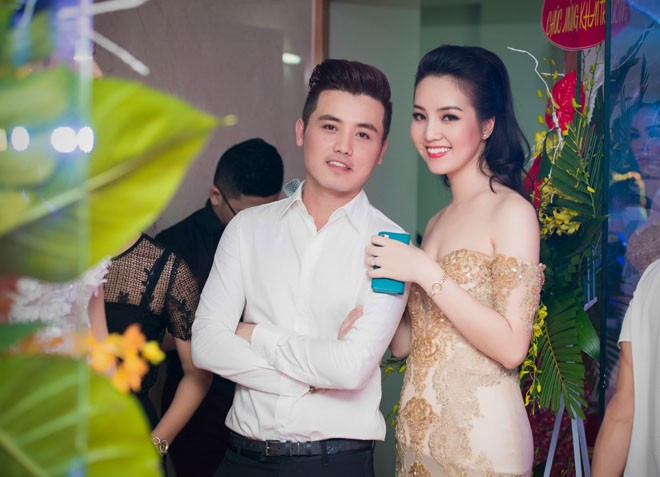 Á hậu Thụy Vân khoe chân thon sexy với váy xuyên thấu - ảnh 6